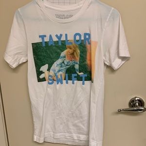 Taylor Swift T-shirt size adult small.